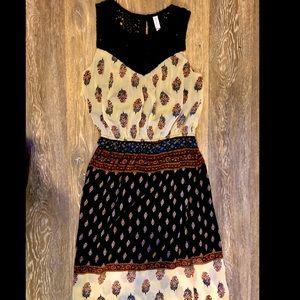 Gorgeous, sheer, patterned maxi dress